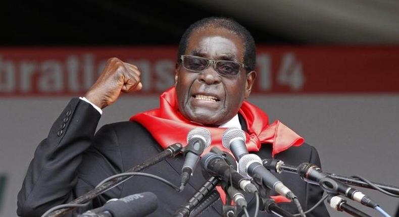 Zimbabwe President Robert Mugabe addresses supporters during celebrations to mark his 90th birthday in Marondera about 80km ( 50 miles) east of the capital Harare,  February 23, 2014.   REUTERS/Philimon Bulawayo