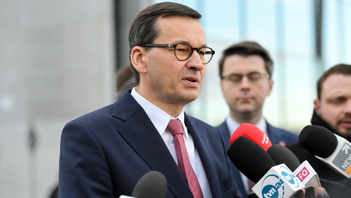 - Zeznania byłego agenta CBA Tomasza Kaczmarka są kompletnie niewiarygodne - ocenił premier Mateusz Morawiecki. Premier zwrócił uwagę, że zeznania "agenta Tomka" dotyczą spraw sprzed wielu lat, a w tym czasie przedstawiał on różne wersje zdarzeń.