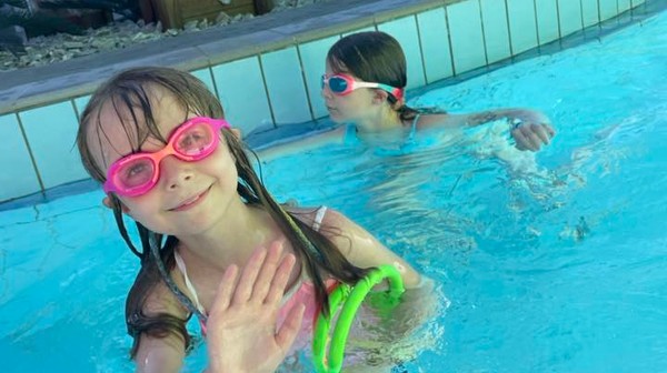 Zabawa w leniwej rzece to jedna z atrakcji dla dzieci. 