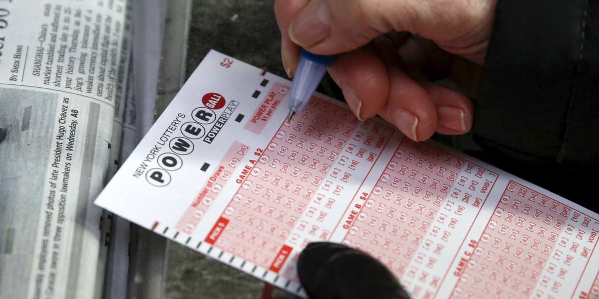 1 mld dolarów, czyli ok. 3,6 mld zł może wynieść główna wygrana w najbliższym losowaniu amerykańskiej loterii Powerball. 