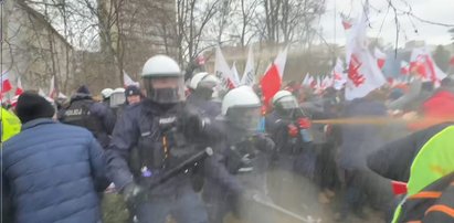 Policjanci użyli gazu wobec protestujących rolników! Byliśmy w samym środku zadymy