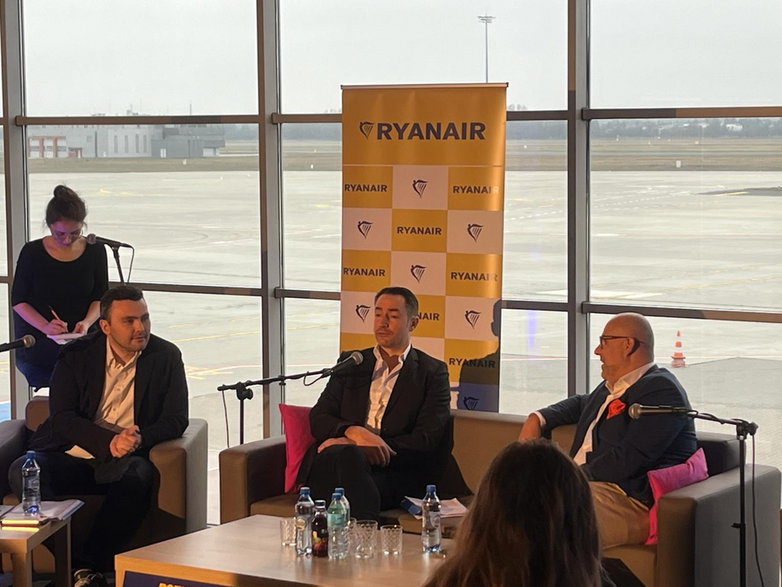 Konferencja prasowa Ryanair na lotnisku Poznań-Ławica fot. Codzienny Poznań