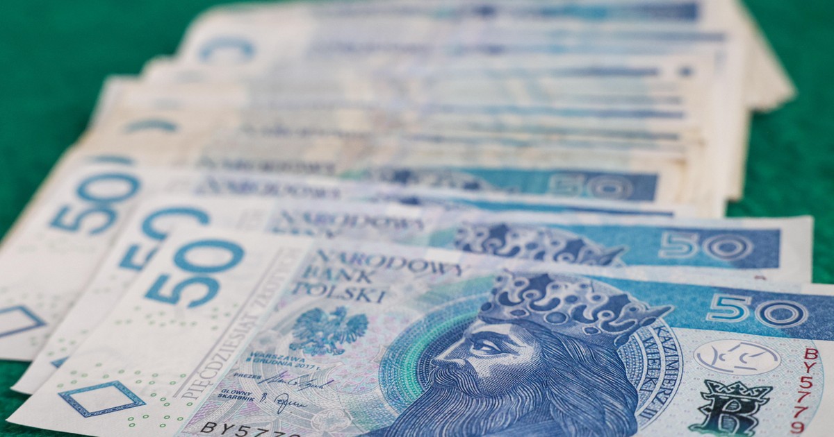 Zarobki absolwentów szkół wyższych w Polsce