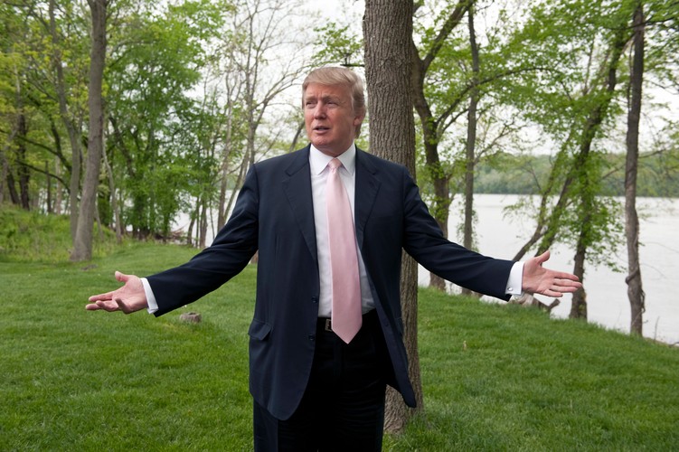 Donald Trump, prezes Trump Organization, w klubie golfowym Lowes Island Golf Club w Potomac Falls.