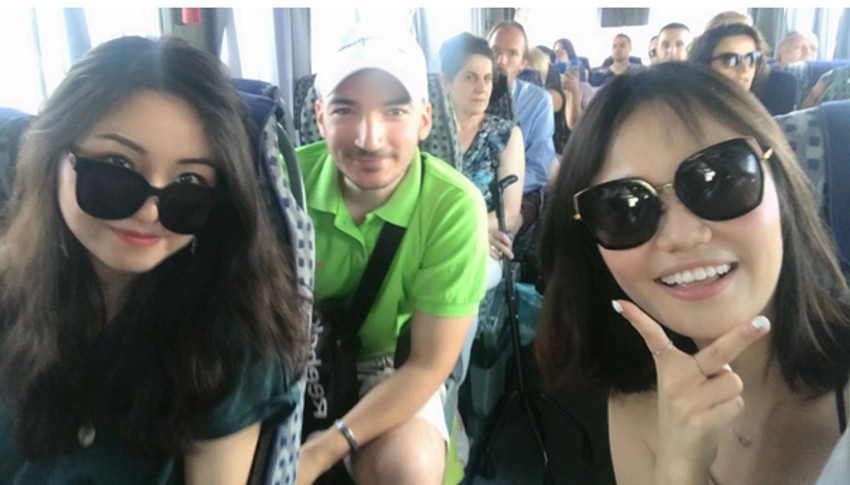 Aleksandar Vujić i turistkinje iz Kine