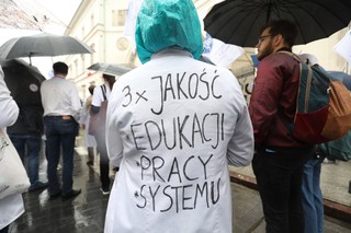 Przeciążenie medyków. Lekarz na (nie)limitowanym kontrakcie