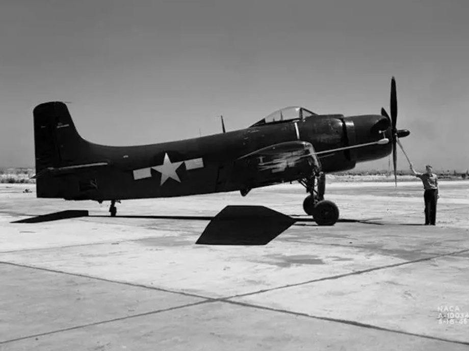 Prototyp Douglasa XBT2D-1 Skyraider w 1946 lub 1947 r.