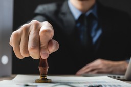 Sprawa kawalerki Nawrockiego może wywołać zmiany w prawie