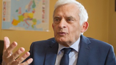 Buzek: priorytetem praca oparta na nowoczesnym przemyśle