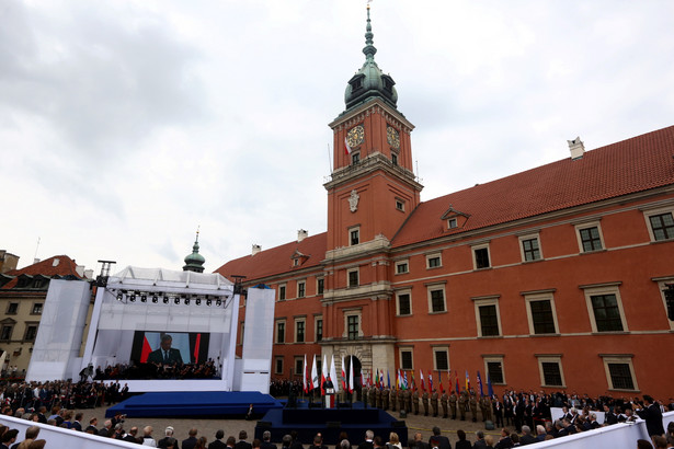 Klocki wolności i F-16 na koniec obchodów uroczystości w Warszawie