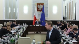 rząd przyjął projekt ustawy realizujący kamień milowy kpo
