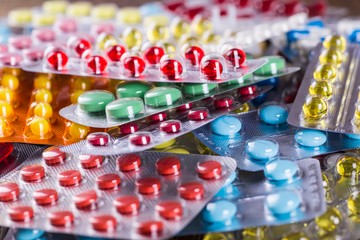 Az Európai Gazdasági Térség tagállamain belül a gyógykezelés alatt álló utazók engedély nélkül magukkal vihetik gyógyszereiket