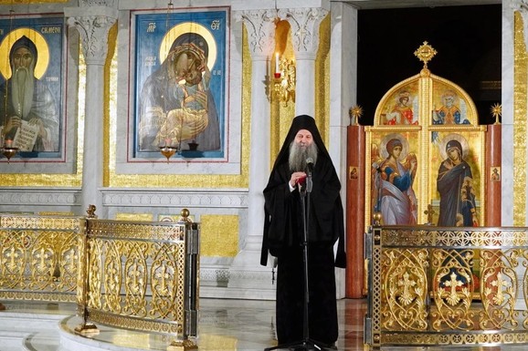 Vaskršnja poslanica patrijarha Porfirija: Zagrlimo jedni druge i recimo i onima koji nas mrze: Braćo! (VIDEO)