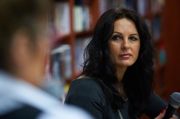 na koncie ma europejską nagrodę literacką. wraca z długo wyczekiwaną powieścią