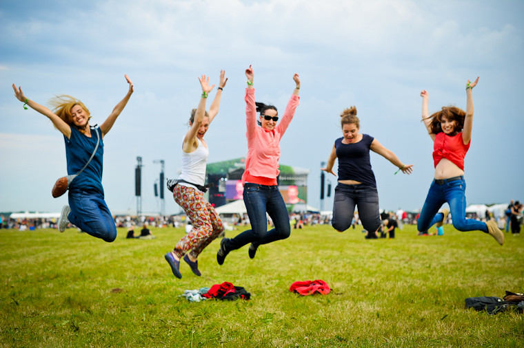 Publiczność na festiwalu Heineken Open'er 2013 (fot. Artur Rawicz/Onet)