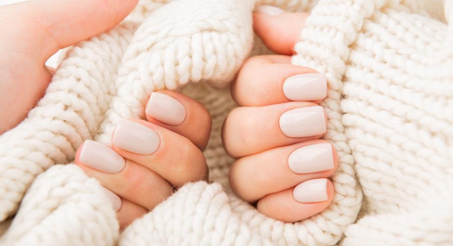 Manicure na każdą okazję - najbardziej uniwersalne kolory paznokci