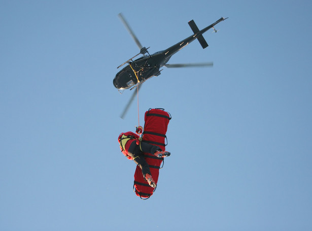 helikopter śmigłowiec topr gopr ratunek góry akcja