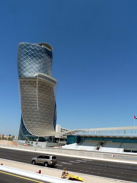 Capital Gate w Abu Dhabi