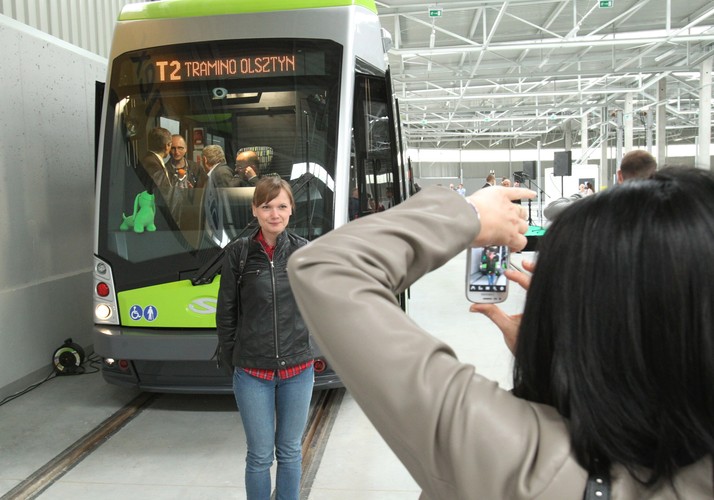 Skład napędzany jest czterema silnikami elektrycznymi chłodzonymi powietrzem, o mocy 120 kW każdy.<br><br> (tw/cat) PAP/Tomasz Waszczuk