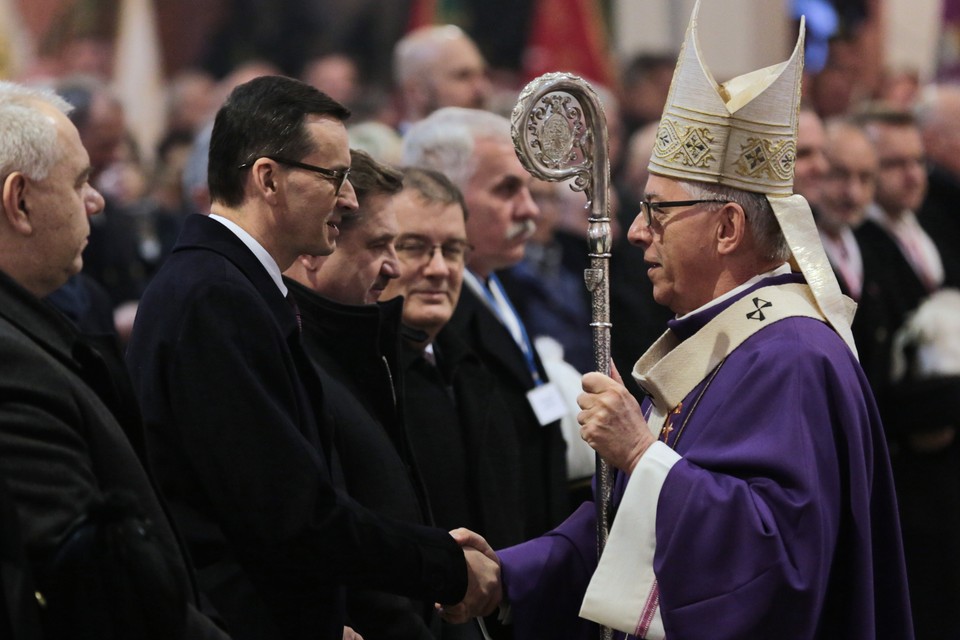 Mateusz Morawiecki i abp Wiktor Skworc