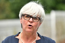 Joanna Kluzik-Rostkowska pokazała SMS-a. "Czy ktoś może mi powiedzieć, czego chce ten baran?"