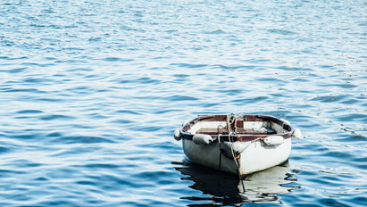 A csónakjába kapaszkodva kiabált segítségért: így mentették meg a Dunába borult 17 éves lány életét