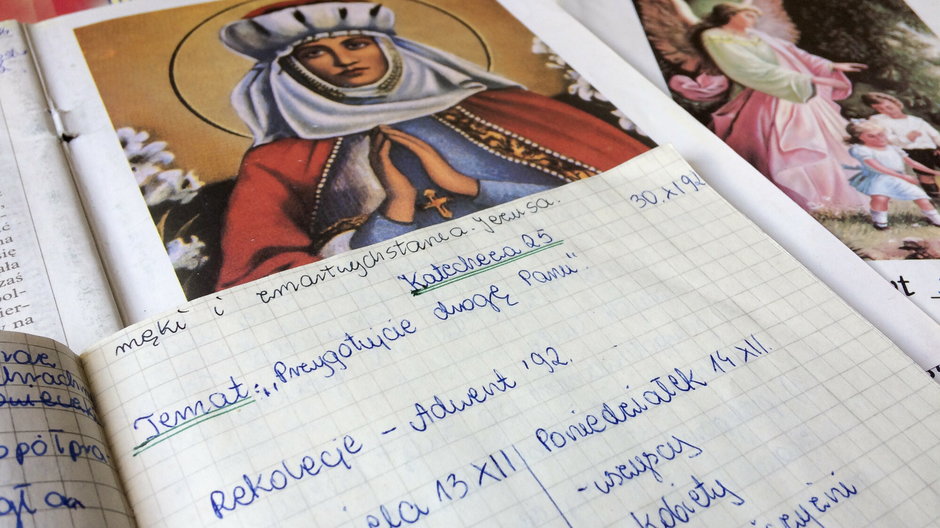 Zeszyt do lekcji religii. Zdjęcie ilustracyjne