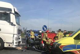 Motocyklista nie przeżył zderzenia z ciężarówką przy zjeździe na autostradę A2