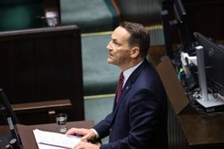 Mocne expose Sikorskiego w Sejmie. 'Wielkie przewroty dokonują się na naszych oczach'