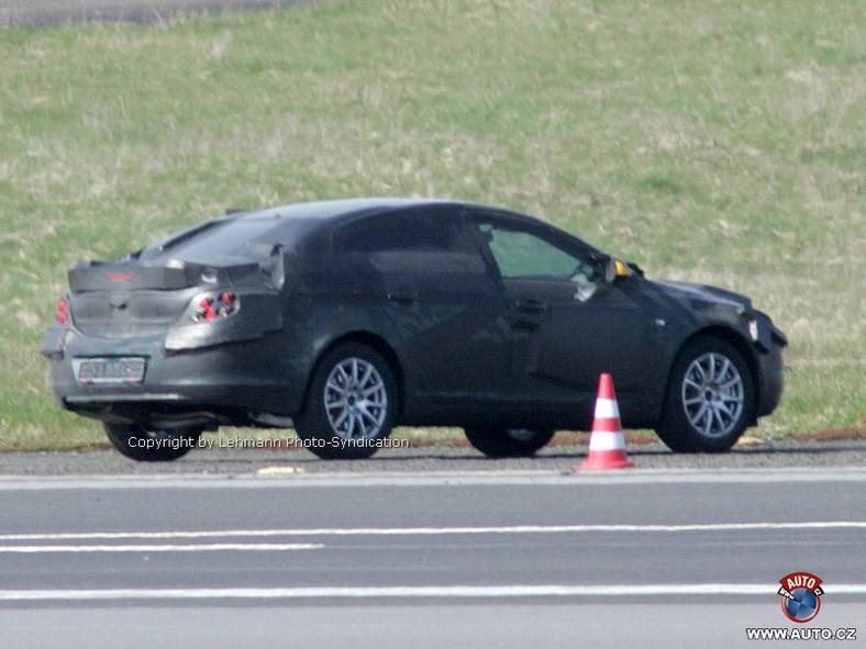 Zdjęcia szpiegowskie: nowy Opel Vectra już we Frankfurcie