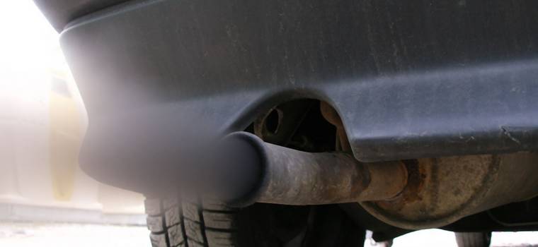 Diesel kopci - dlaczego diesel dymi i jaką usterkę wskazuje kolor dymu?