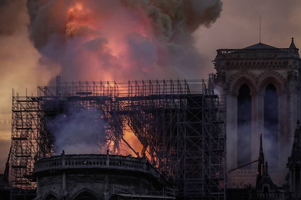 Prezydent Francji zapowiada odbudowę katedry Notre Dame. Jest zbiórka pieniędzy