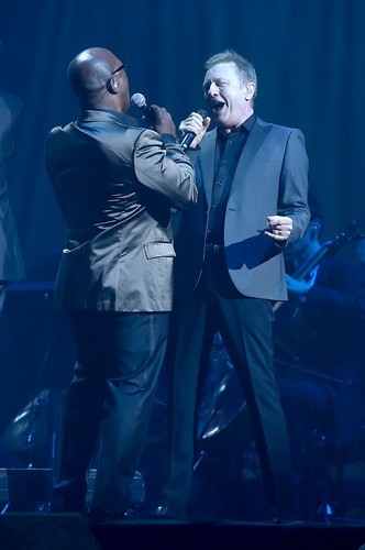 John Miles i Tony Henry podczas występu na 'Night of the Proms – Classic Meets Pop'