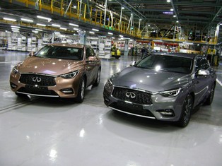 Infiniti Q30 montowane przez Polaków. Zobacz zdjęcia nowej limuzyny