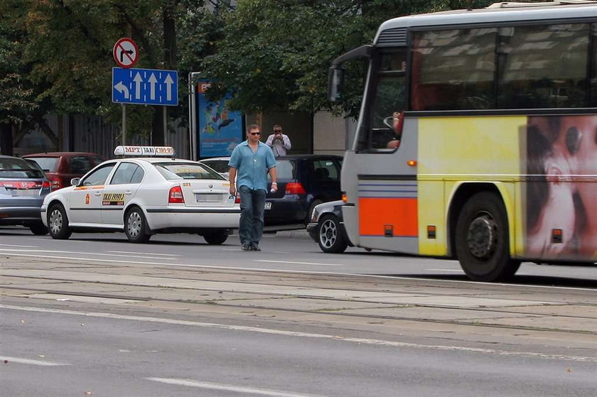 Gołota spaceruje z plikiem dolarów