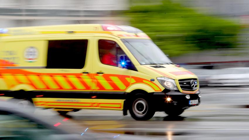 omsz mentők életmentés elájult sürgősségi