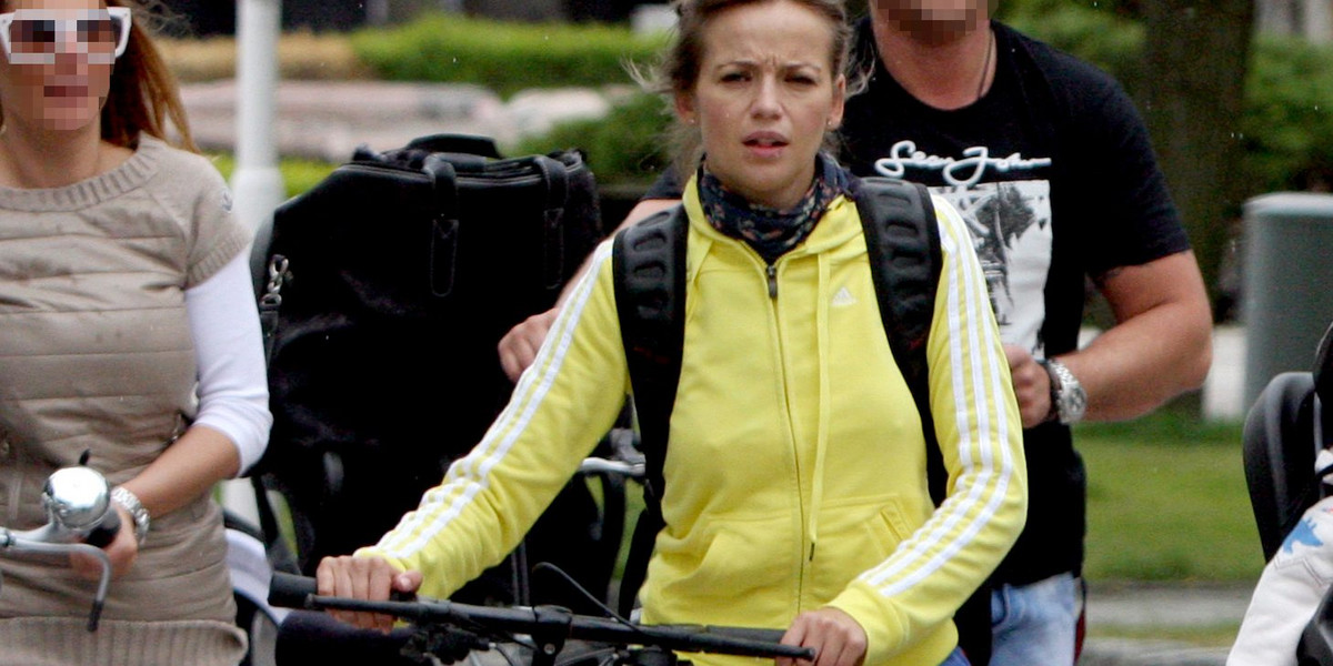 Anna Przybylska z rodziną na rowerach