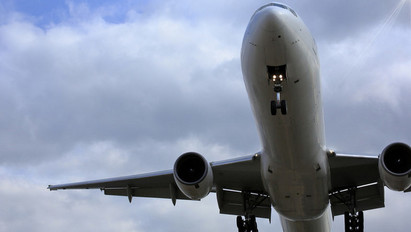 Egy utas rosszulléte miatt hajtott végre kényszerszállást egy repülőgép Ferihegyen