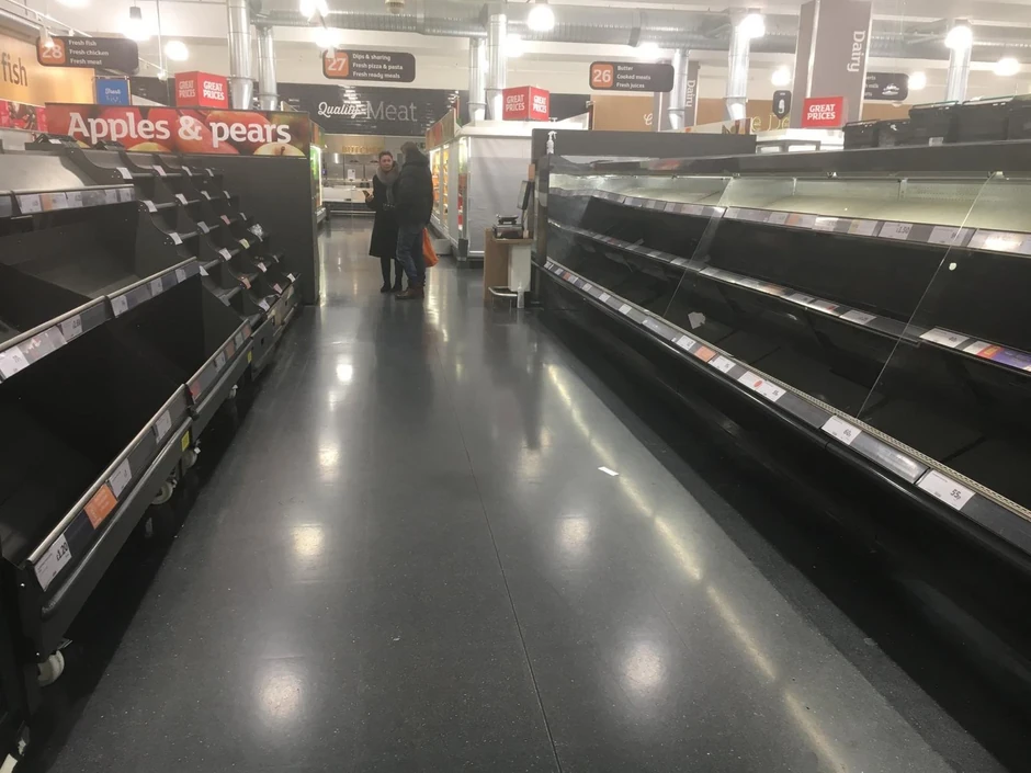 Prazni rafovi u Londonu