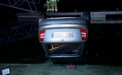 Samochód zjechał do Narwi z mola w Serocku. W środku strażacy znaleźli ciało mężczyzny