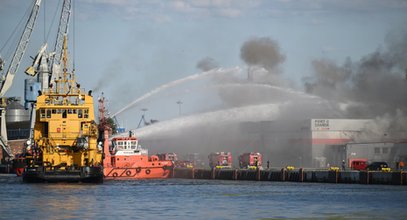 Pożar hali magazynowej w Gdańsku. Mieszkańcy przerażeni. "Trudno jest oddychać, czuję mdłości"