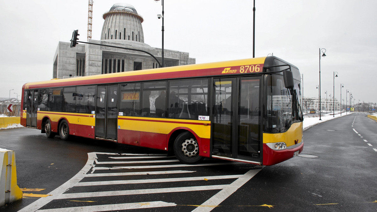 Skrócenie długich tras autobusowych, poprowadzonych nieraz przez całe miasto, to główna idea zmian w komunikacji miejskiej, które zostaną wprowadzone na czas budowy centralnego odcinka II linii metra. Autobusy na krótszych liniach mają za to kursować częściej.