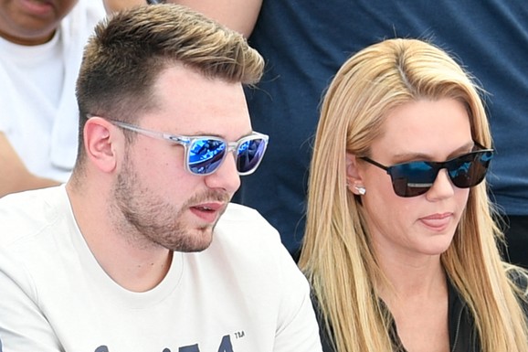 EVO GDE SA DECOM ŽIVI ŽENA LUKE DONČIĆA U JEKU SKANDALA Usnimljena u luksuznoj vili, a jedan njen potez iznenadio je sve: Evo šta se desilo