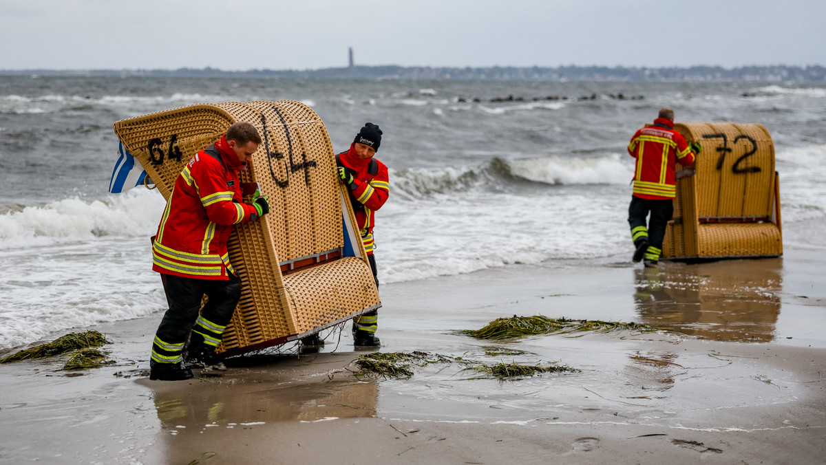 Niemcy: silny sztorm na Bałtyku — zalane pierwsze obszary brzegowe i drogi