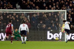 Liga angielska: Fabiański wrócił do bramki West Ham, ale Liverpoolu nie zatrzymał [WIDEO]