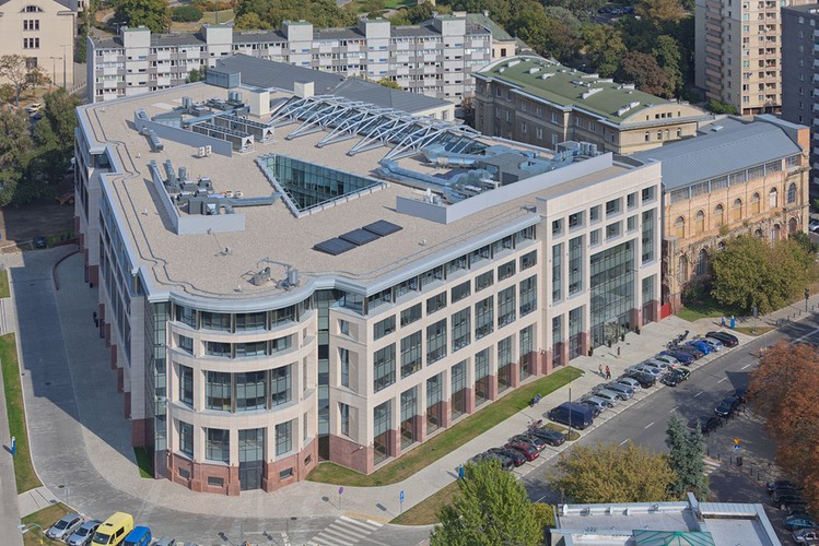 Budynek dostarczył na rynek 25 000 m2 nowoczesnej powierzchni biurowej klasy A.  Zdjęcie: biurowiec Senator - fot. Ghelamco