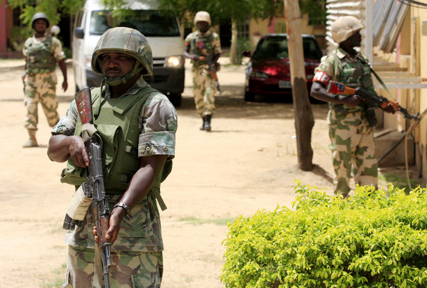 Nigeryjskie wojsko nie upilnowało szkoły przed islamistami