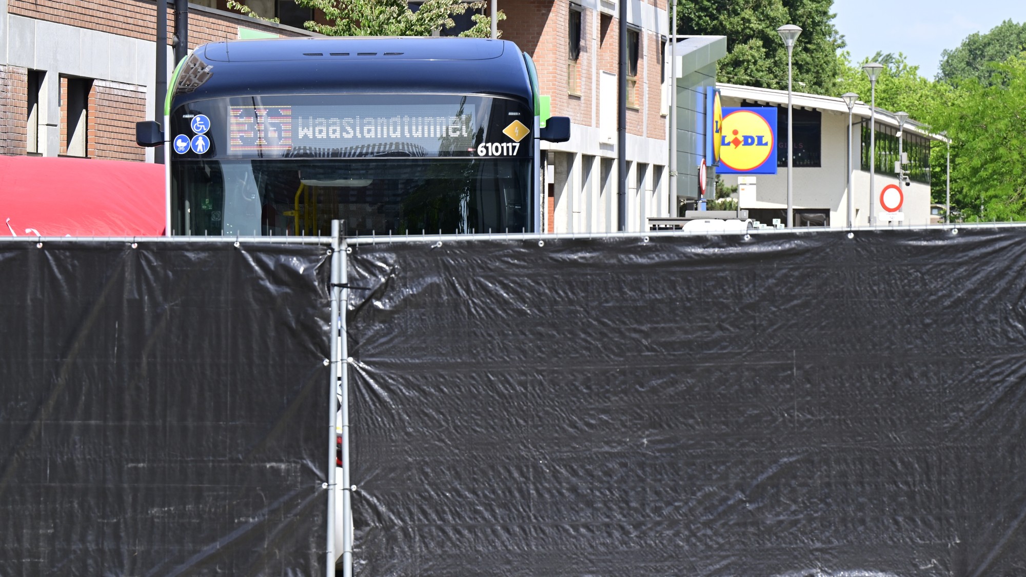 Útok nožom v autobuse v Antverpách v pondelok 16. júna 2025.
