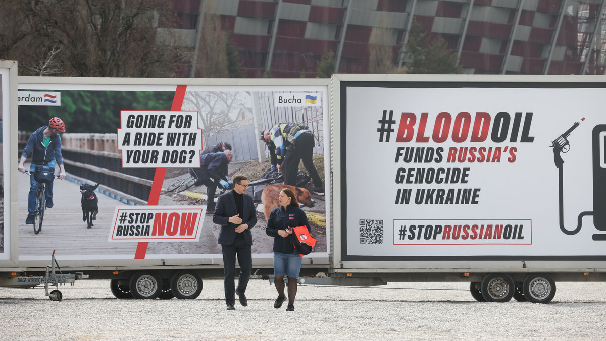 "Stop Russia now". Morawiecki ogłasza nową kampanię billboardową