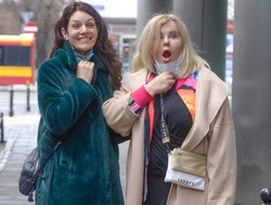 Niecodzienne zachowanie Joanny Kurowskiej przed studiem TVN